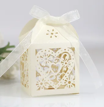 100db esküvői csokoládé cukorka doboz szerelem cukorka doboz lézeres üreges szív alakú kartondoboz nagykereskedelem