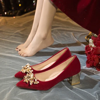 Alkalmi sarkú cipő Bársony cipő női hegyes pumpák Fűzős 2023 Szandál Hölgyek csúsznak kényelmes menyasszonyi lábujj arany márkájú legújabb Afr