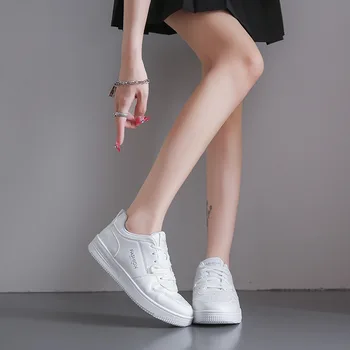 Divatos cipők Női vulkanizáló cipők 2023 Új a Casual Classic egyszínű PU bőrcipőkben Női alkalmi fehér cipők Cipők