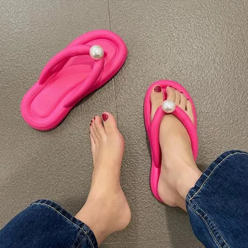 Fashion 2023 Pearl flip flopok nőknek Nyári csíptetős lábujj puha talpú strandpapucs női beltéri fürdőszoba csúszásgátló csúszdák