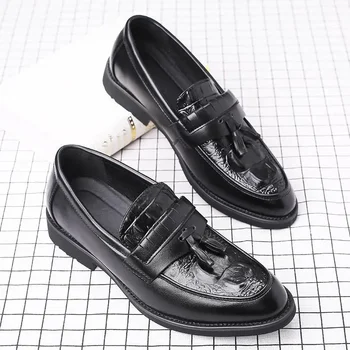 Tavaszi férfi cipők 2023 Új férfi sport alkalmi brit fekete bőrcipők működnek Sokoldalú formális üzleti divatcipők