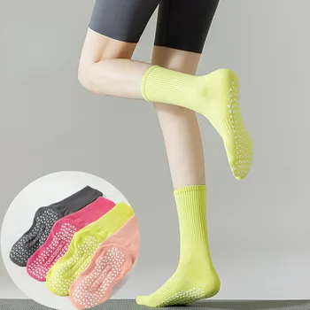 Új egyszerű, egyszínű pamut közepes beltéri pilates zokni jóga zokni professzionális csúszásmentes sportzokni tánc fitness padlózokni