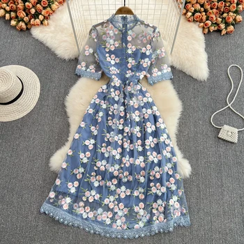 2023 Divat kifutópálya vintage virágruha rövid ujjú fedőréteg hálós csipke hímzés elegáns parti vestidos